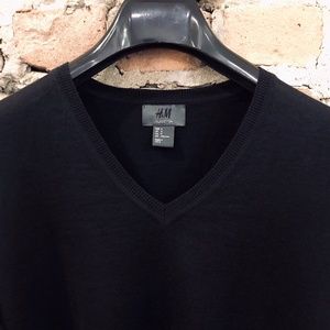 H&M Men's Black Silk Cotton Fine Knit V-Neck Sweater Small